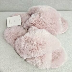 NWT• Lauren Conrad Fuzzy Slippers (L)